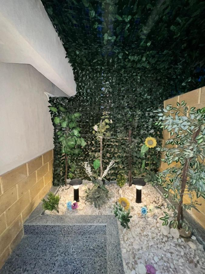 Luxury Flat With Garden And Private Entrance شقة فاخرة بحديقة و مدخل خاص Каир Экстерьер фото